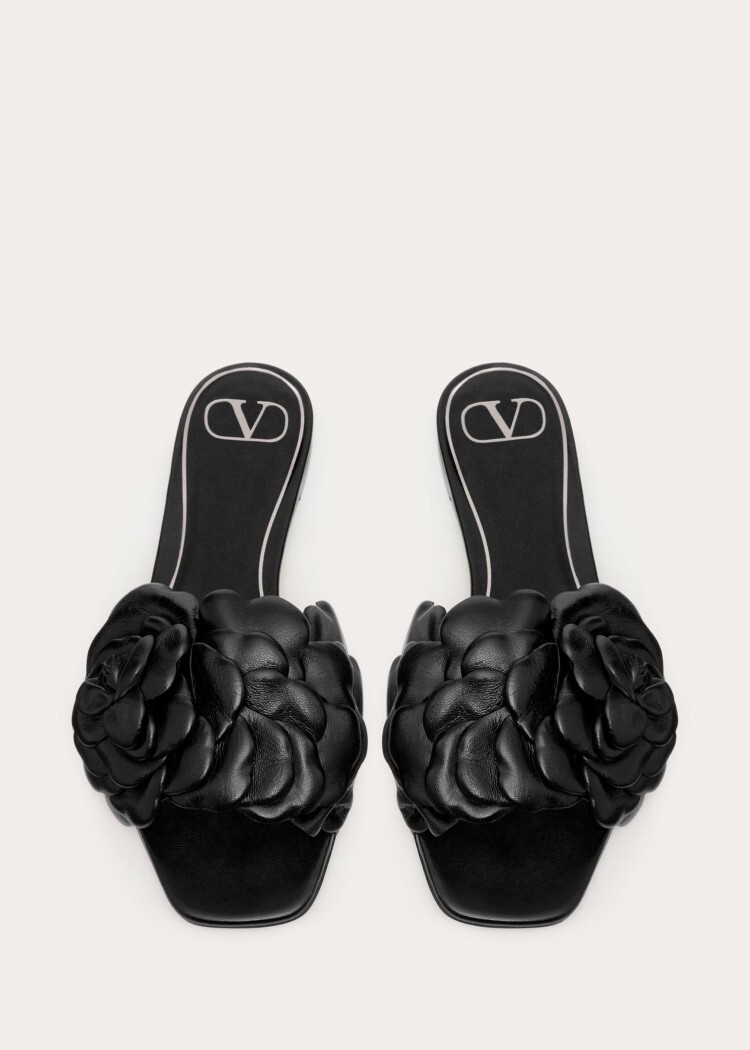 女士黑色atelier 小羊皮花瓣平底凉鞋|valentino华伦天奴中国官网