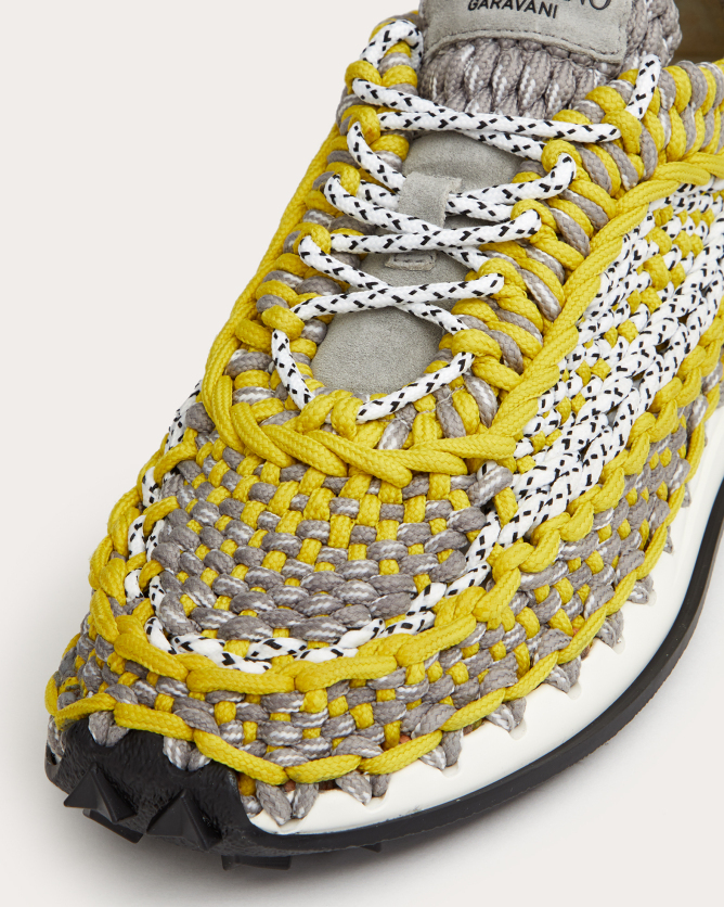 编结织物运动鞋