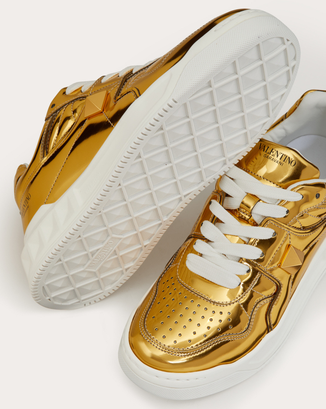 onestud镜面效果合成纤维低帮运动鞋